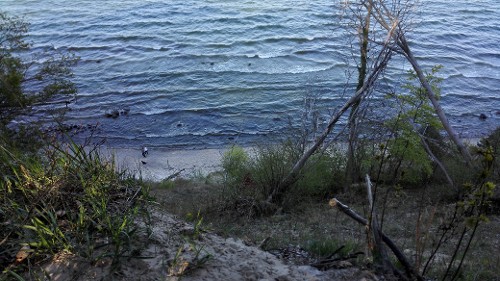 Blick vom Hochufer-Wanderweg auf den Strand